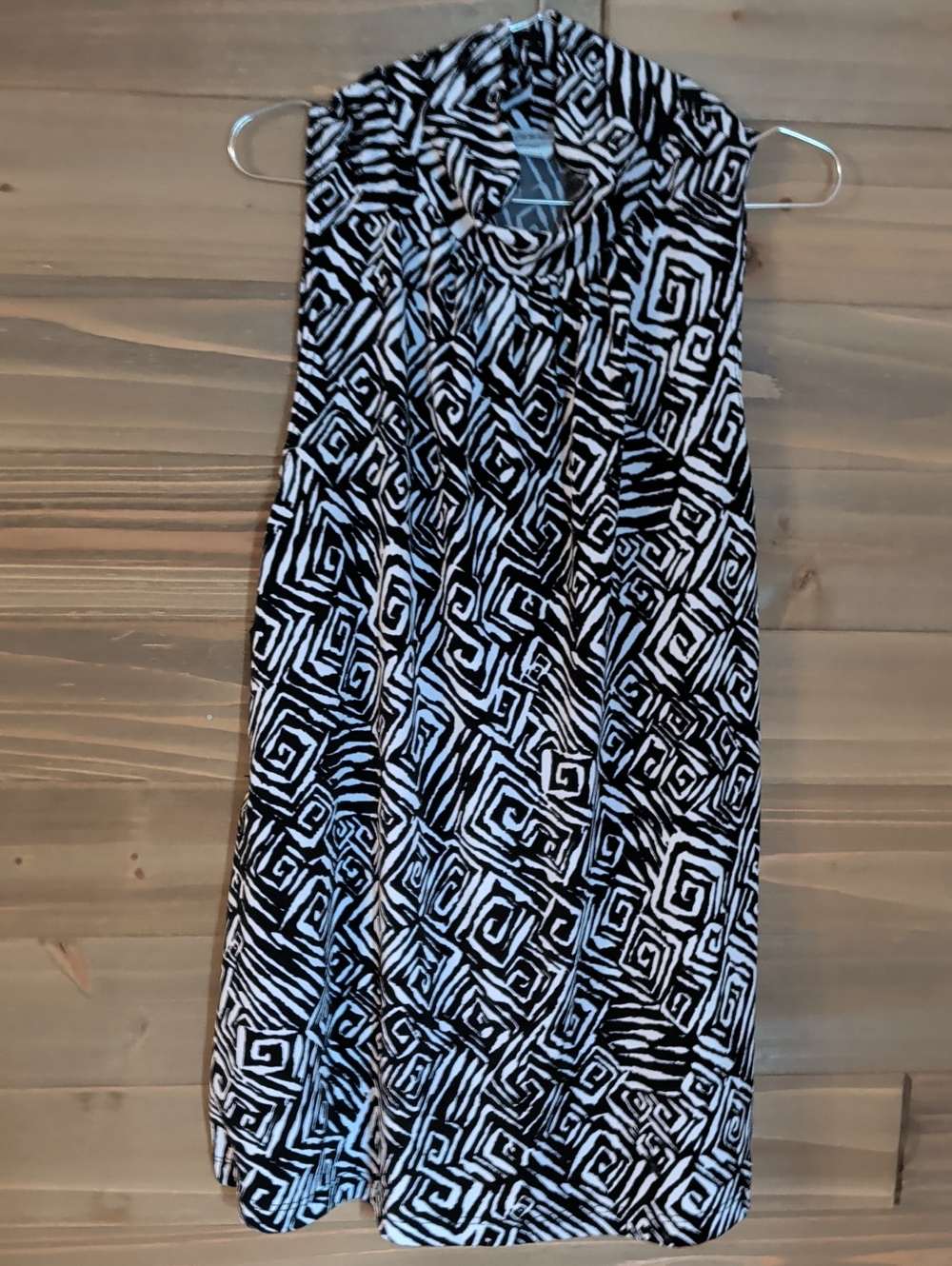 Bleeker & McDougale Black And White Sleeveless Top. Size S